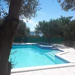 Aparthotel And Rogic *