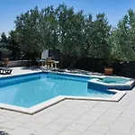 And Rogic Aparthotel