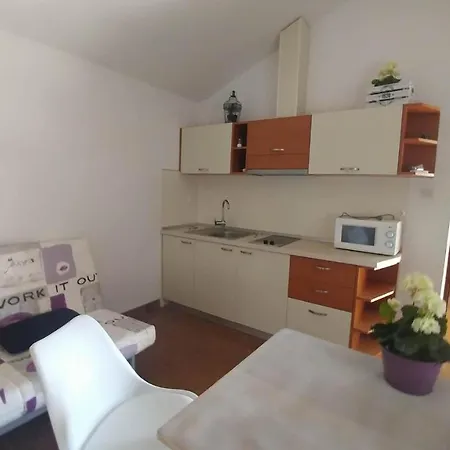 Aparthotel And Rogic *