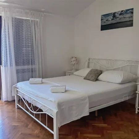 And Rogic Apart Otel *
