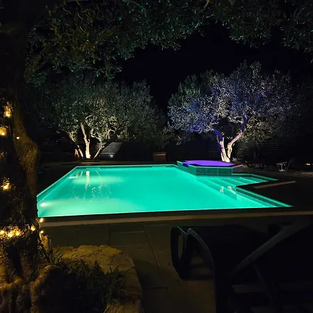 Apart-hotel And Rogic *