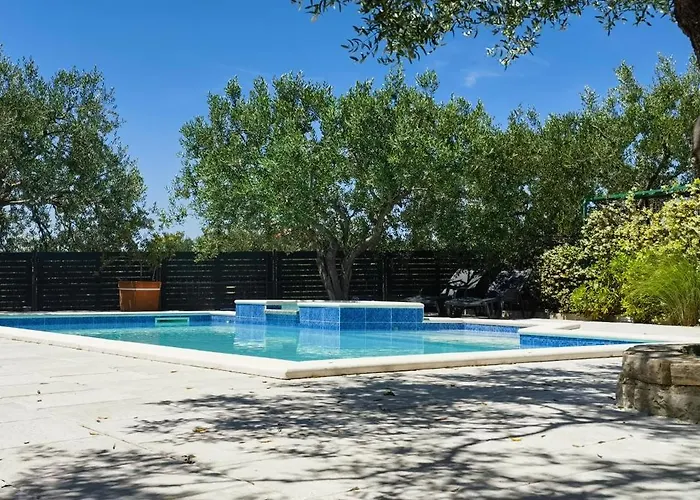 And Rogic Sveti Petar (Zadar)