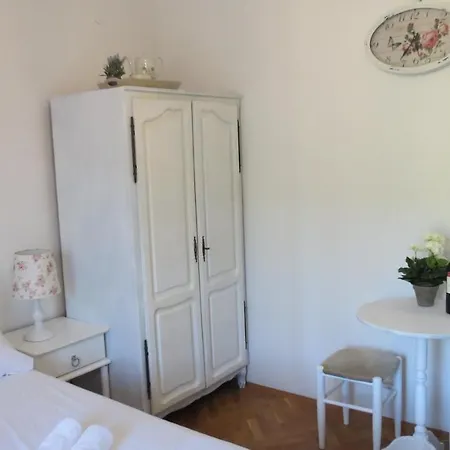 And Rogic Aparthotel *