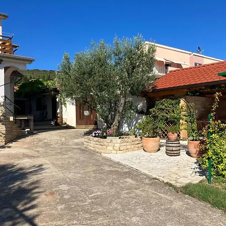 And Rogic Sveti Petar (Zadar)