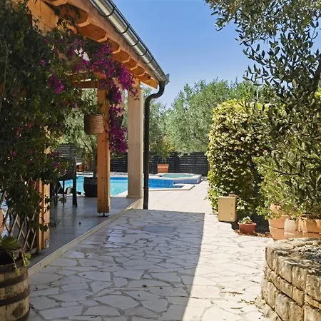 And Rogic Sveti Petar (Zadar)