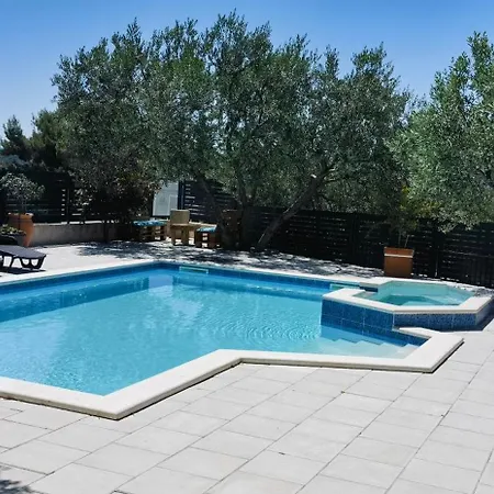 Apartments&rooms Rogić Aparthotel