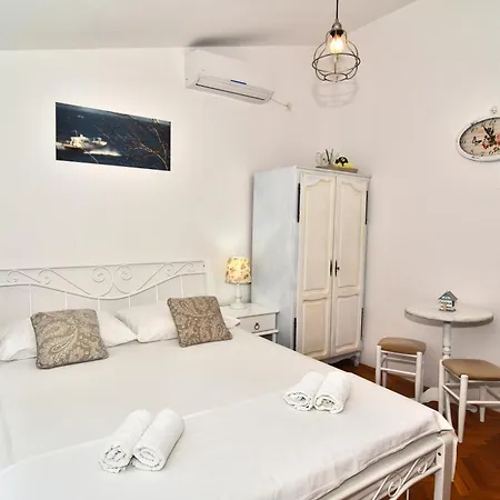 And Rogic Sveti Petar (Zadar)
