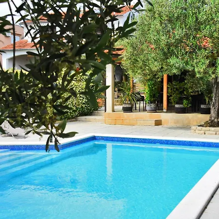 Aparthotel And Rogic