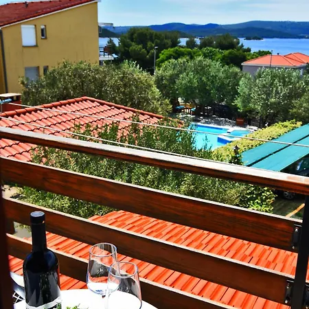 Aparthotel And Rogic *